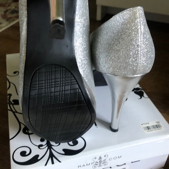 RAMPAGE Platform Pumps - Picture 3 of 3